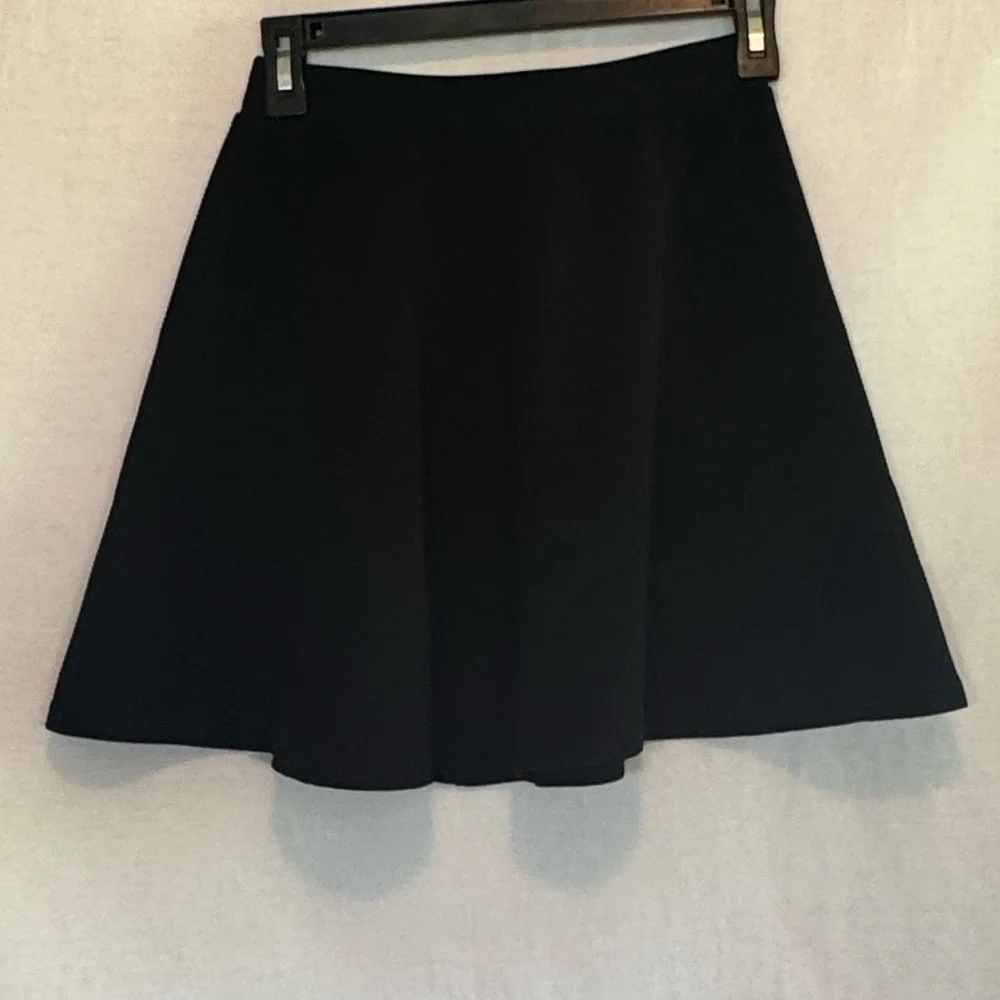 F-109 SHEIN Black Skater Style Elastic‎ Waist Mini Skirt Size 2